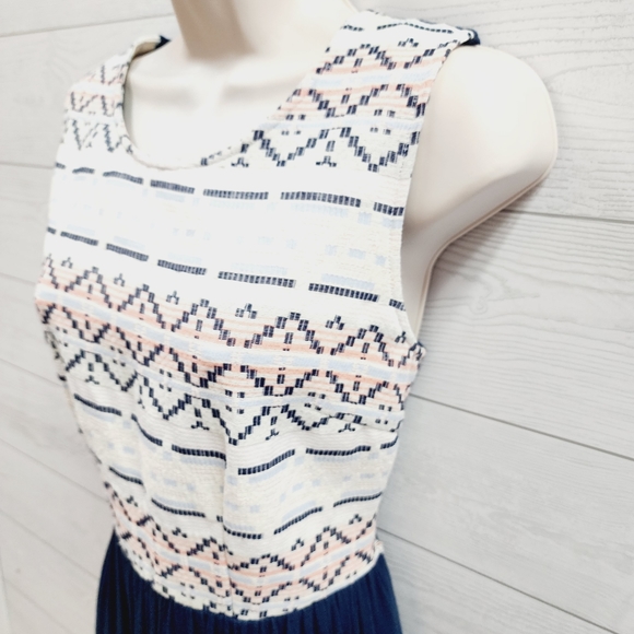 Anthro. Dolan Embroidered Dress - Picture 3 of 7